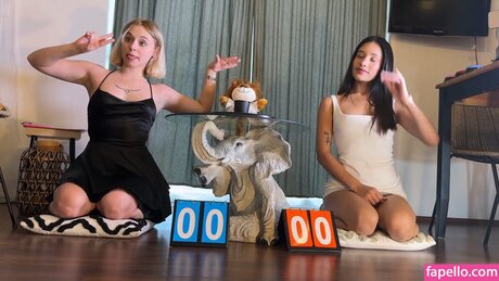 Carolina Guerrero model art gallery