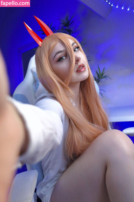 Nyeupe model top image