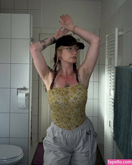 Kiras note adult actress picture