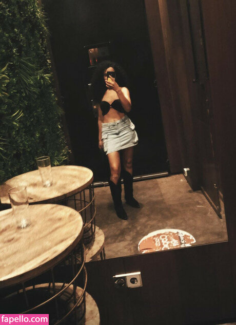 suzysuza erotic actress image