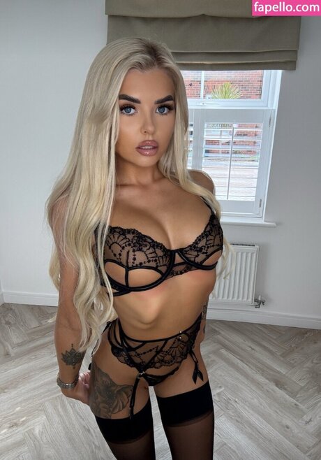 Perfect Package hot actress pictures