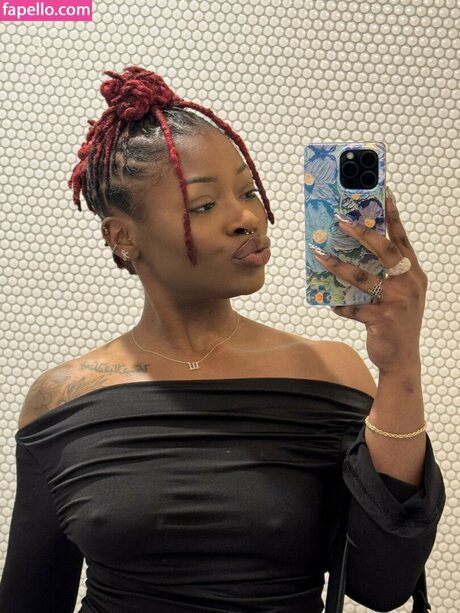 Locdbree sexy pornstar img