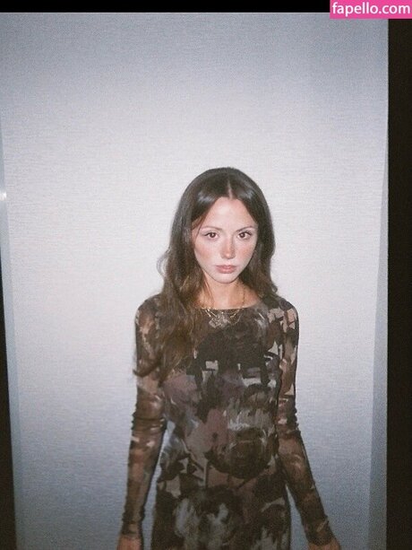 Lily Mo Sheen naked actress images