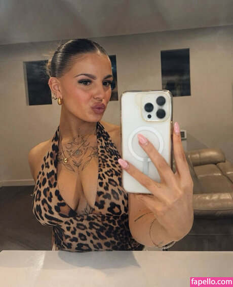 tayschubertt xxx actress pic