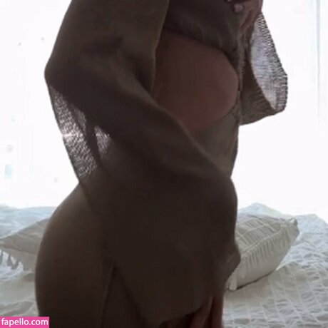 tiny onlyfans pretty photos