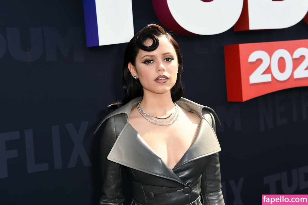 Jenna Ortega star adult image