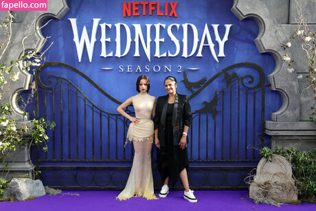 brunette wife onlyfans exclusive image