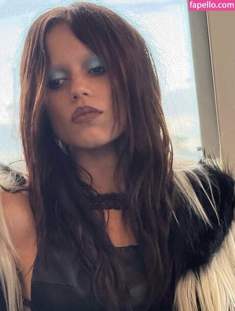 girlfriend experience onlyfans beautiful nude pic