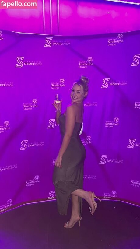 Lauren Duffy art model picture