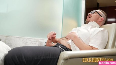 Santana Red model perfect pictures