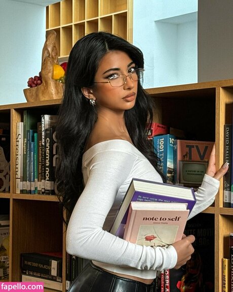 Iffat Marash xxx pornstar picture