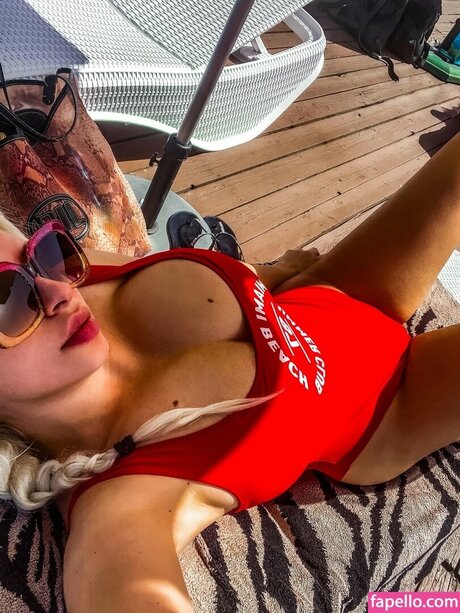 Carmen Caniglia star sexy pics