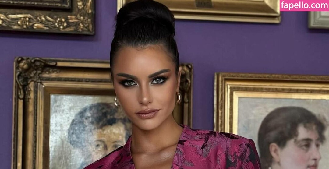 Emilia Dides erotic star img