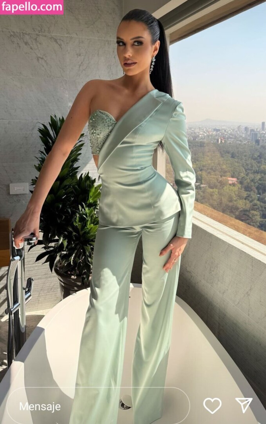 Emilia Dides hot star archive