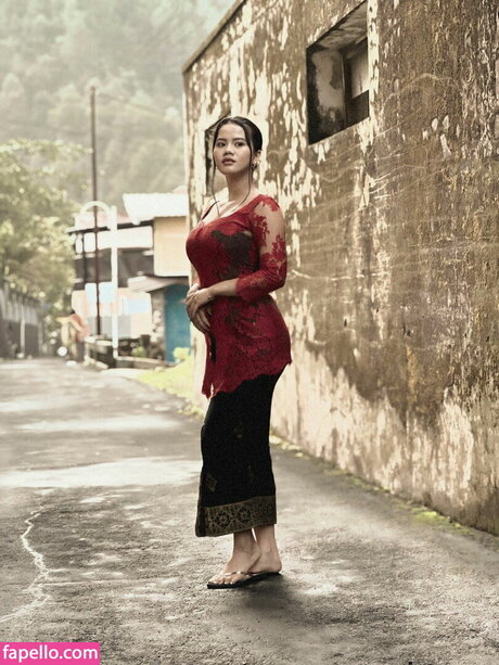 Siska Eee nude actress image