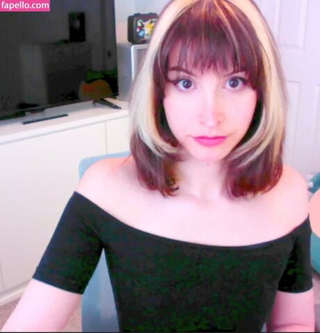 Tama Hero naked model image