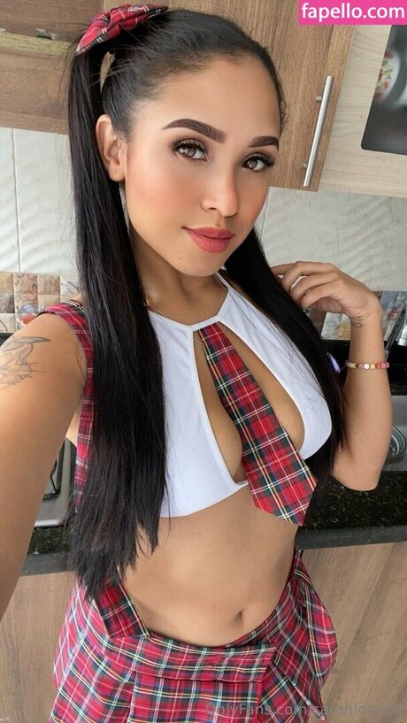 Sarah Lopez star archive