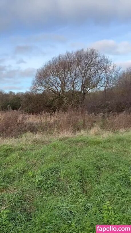 Daisy May model perfect image