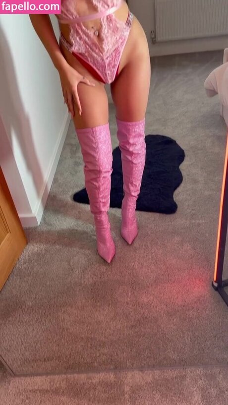 Daisy May nudes star photos