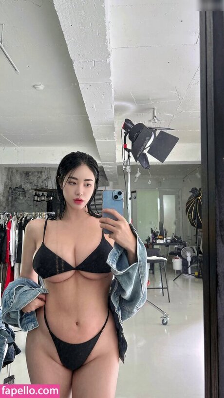 Tasha Young model hot picture