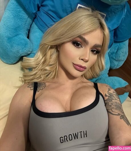 Debora Julia hot star img