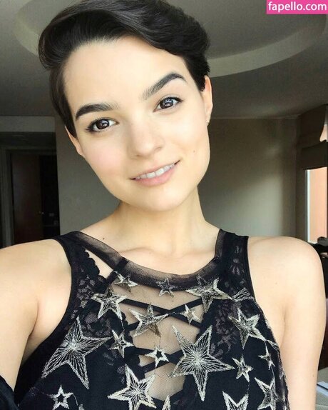 Brianna Hildebrand top profile image