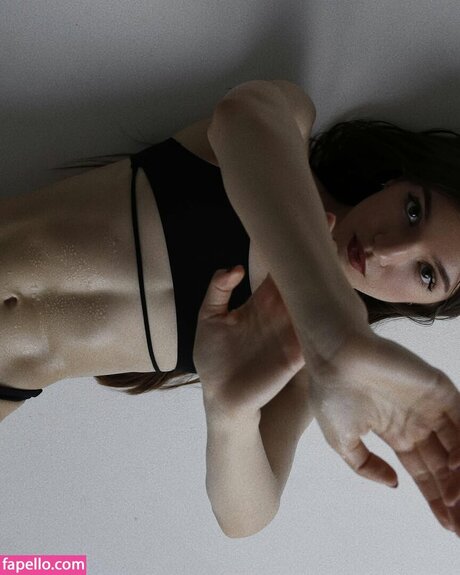 akroshecka model top photo