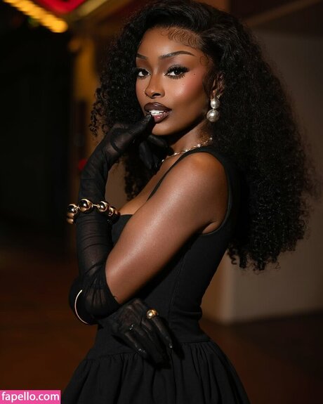 Coco Watson nudes model photos