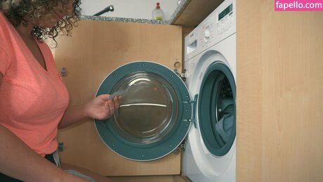 Sasha Curves model top image