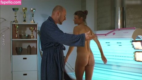 Marie B umer hot actress pictures