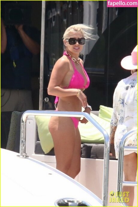 Savannah Chrisley nudes actress photos