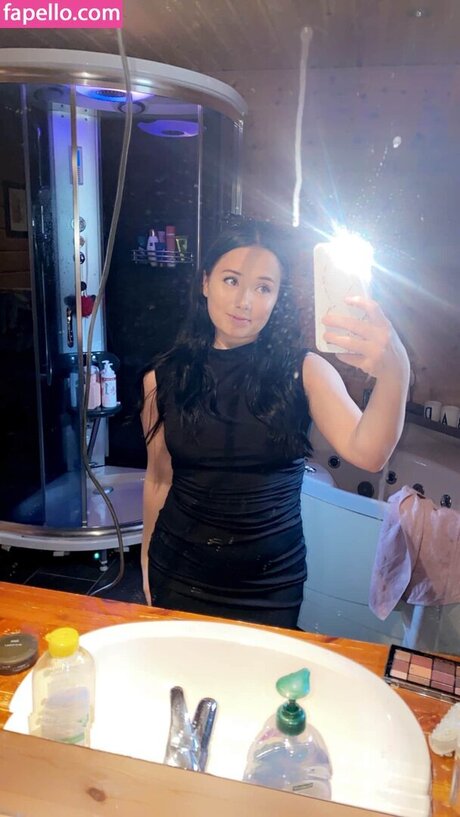 Alexandra Hetland Johnsen erotic star photo