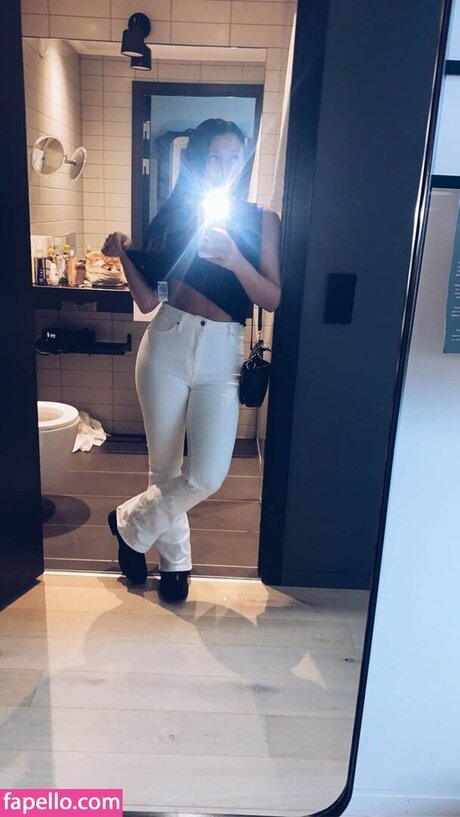 Alexandra Hetland Johnsen erotic star photo