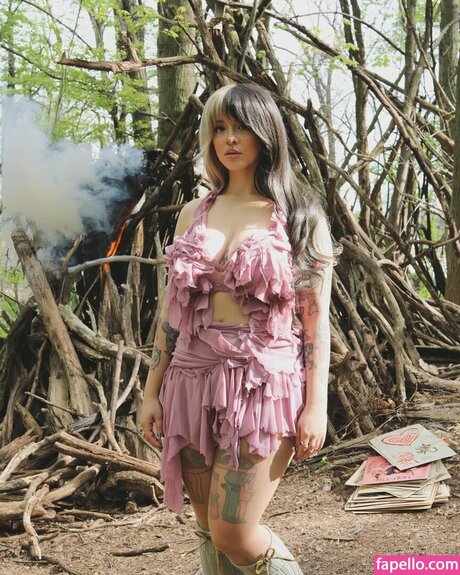 Melanie Martinez model erotic pic