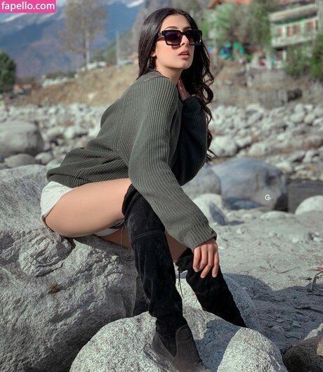 Isha Malviya star nudes image