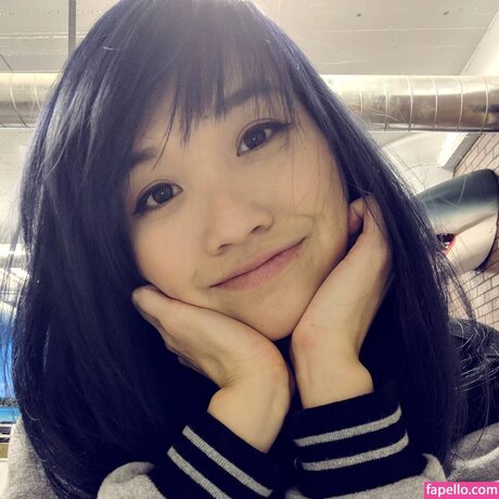 Julia Chow star art photo