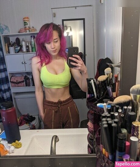 Queen Tofu pornstar sexy image