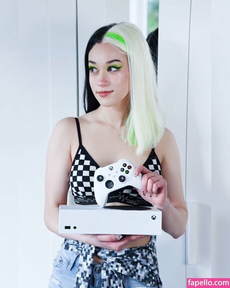 Queen Tofu model xxx pics