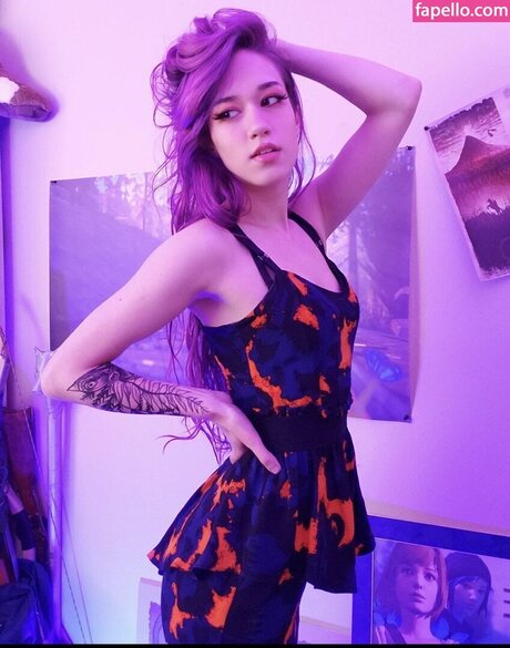 Queen Tofu sexy pornstar photos