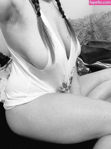 Zoe O Neill model hot pics