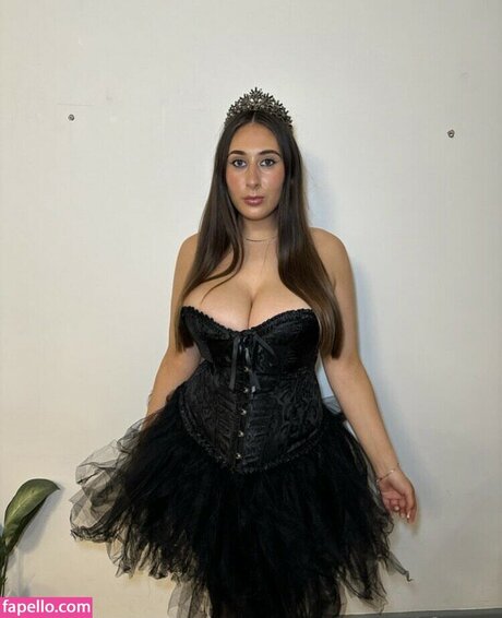 Sophie Alice model hot images