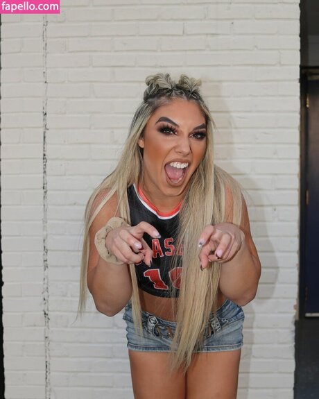 Thea Hail top profile image