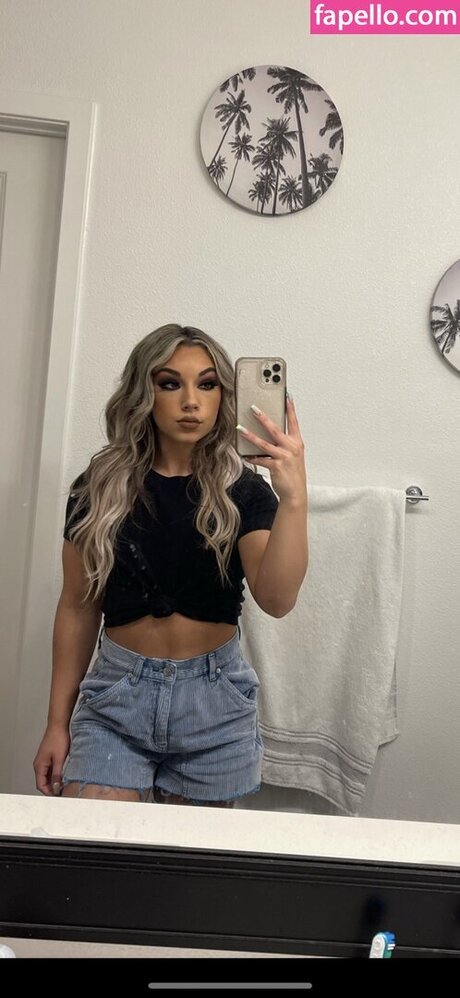 Thea Hail pornstar sexy pictures