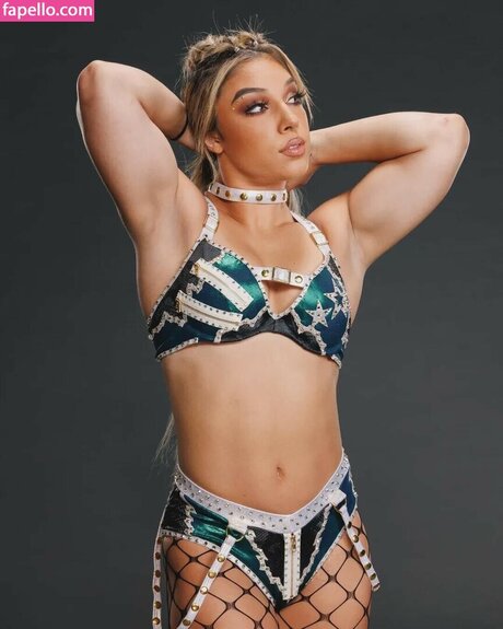 Thea Hail sex model pic