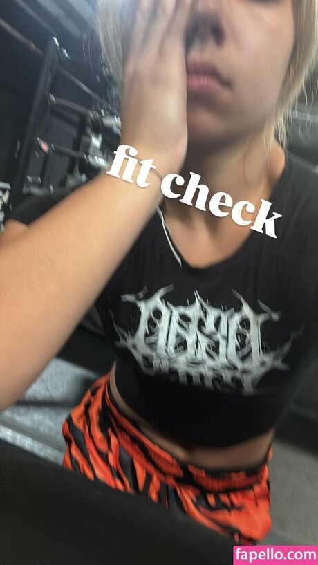 Thea Hail model erotic img