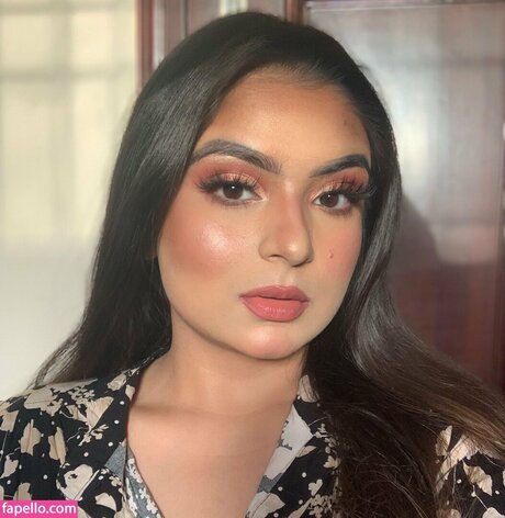 Jasneet Kaur star hot photo