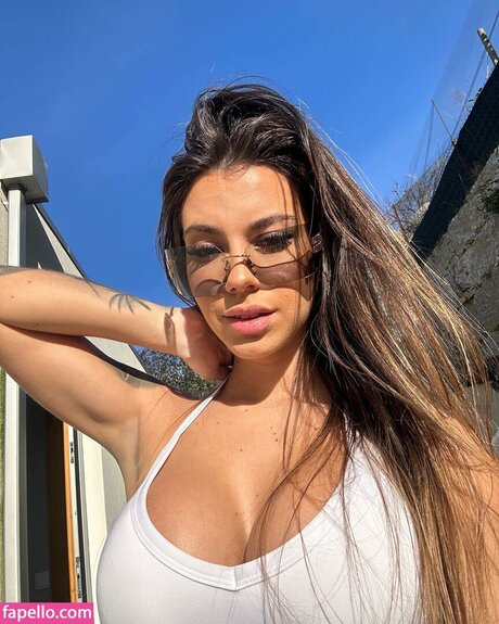 Carly Santos naked star image