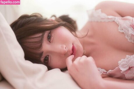 Yura Kana naked pornstar photo