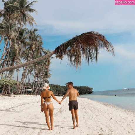 dabbleandtravel adult model photo