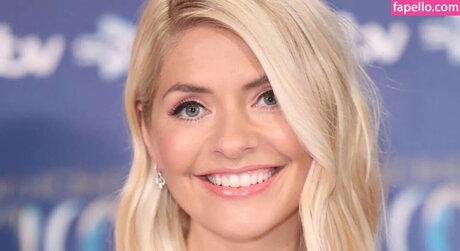 hollyWilloughby high quality actress photos